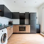 Spacious Stone Central Apartment