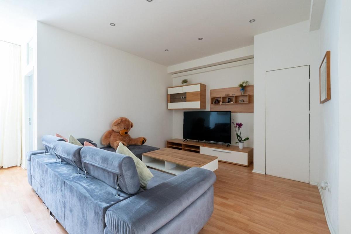 Apartment Spacious Stone Central