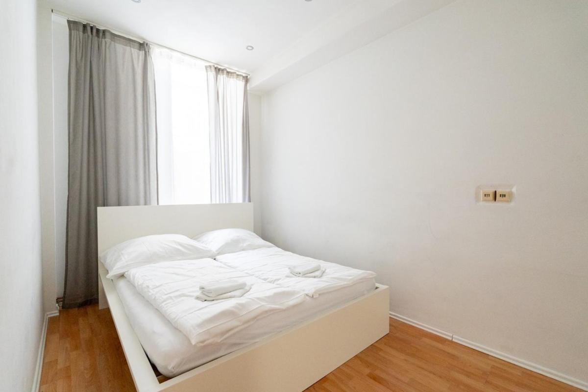 Spacious Stone Central Apartment