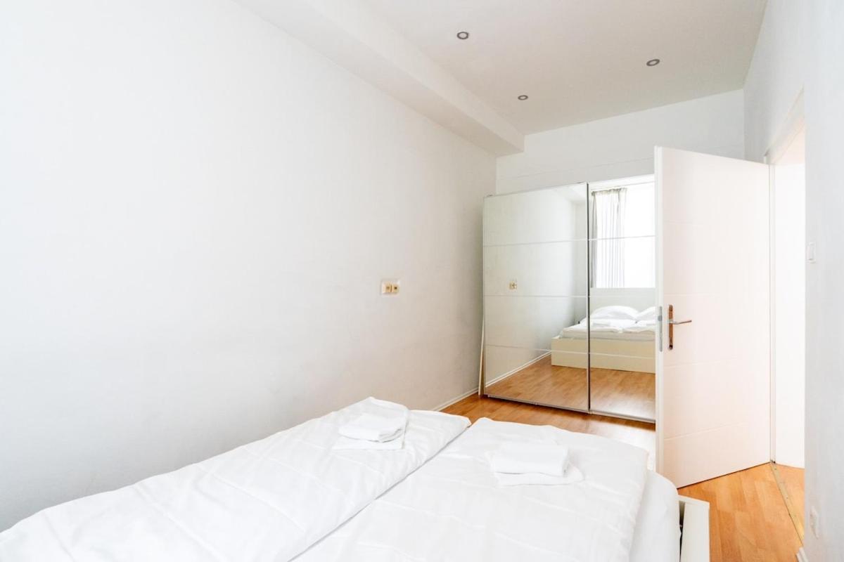 Spacious Stone Central Apartment *